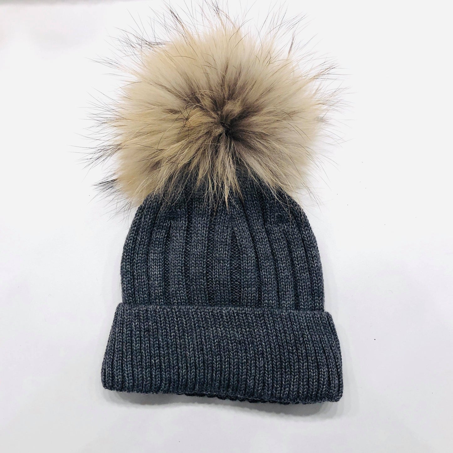 Tuque en lainage avec pompon naturel - Charcoal
