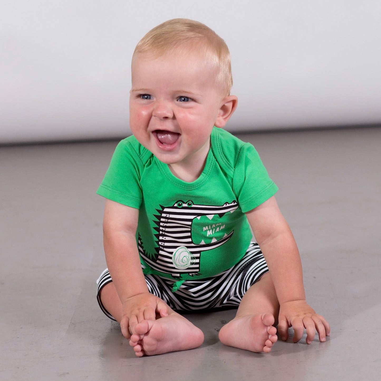 Ensemble cache-couche imprimé gentil croco et short évolutif rayé en coton organique - 3 à 24 mois