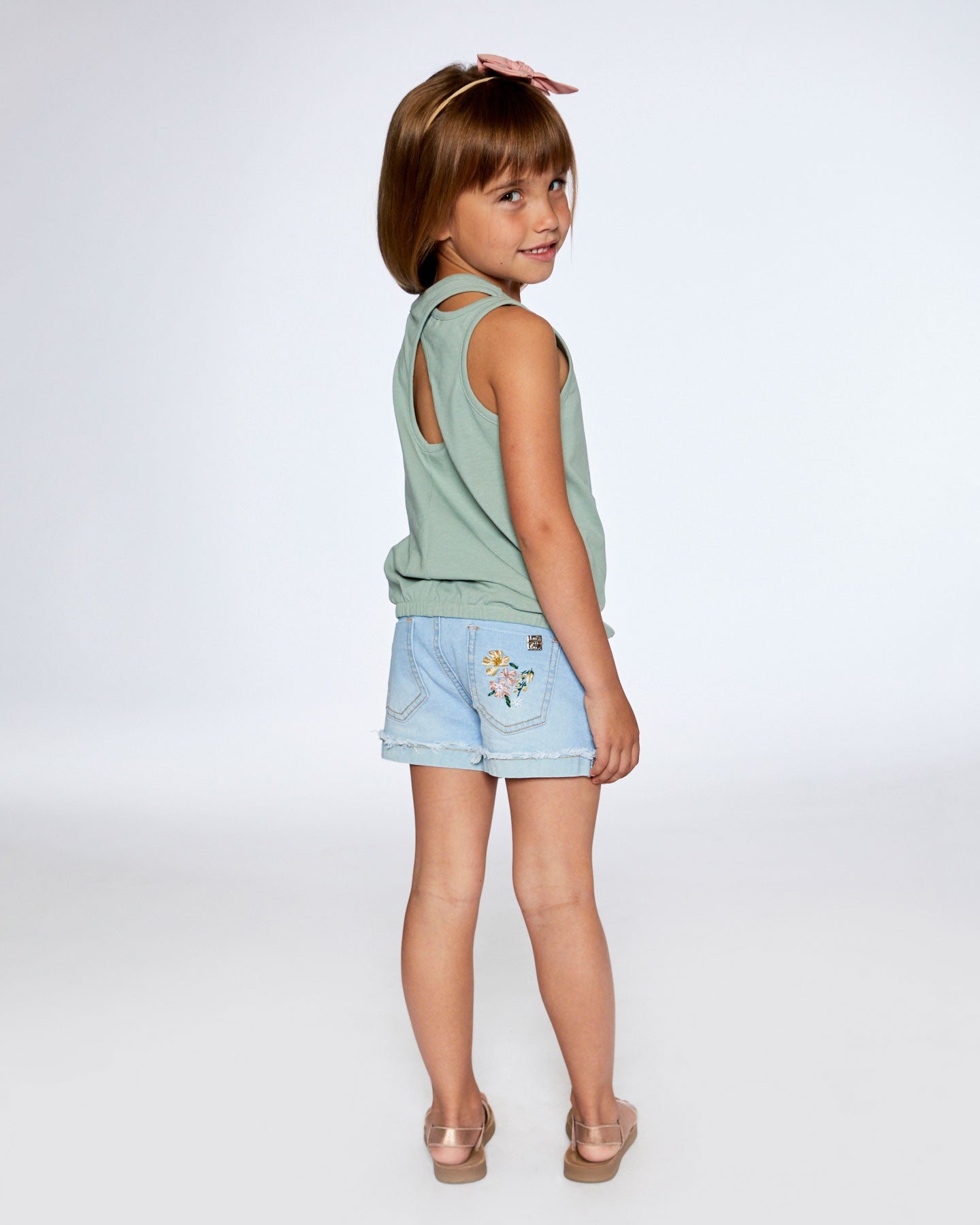 Camisole avec imprimé vert olive en coton biologique
- F30H73-340 - 3 à 12 ans